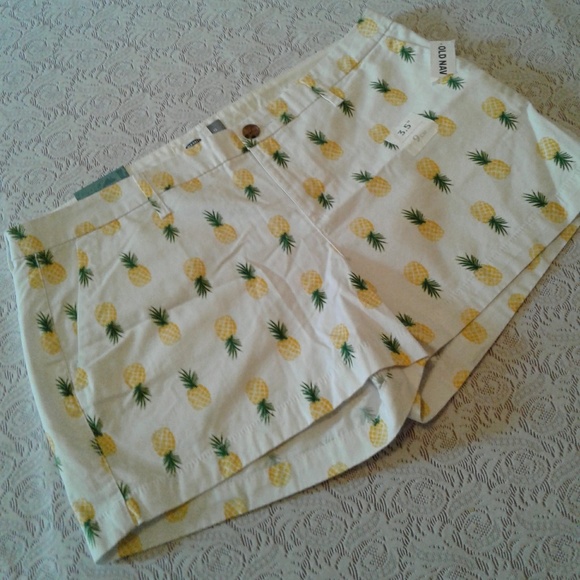 Old Navy Pants - 🌺 NWT Old Navy Pineapple Print Shorts